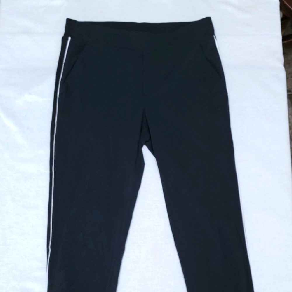Athleta Joggers Capris Black with White Stripes on sides Womens Size 6